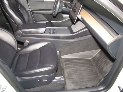 Used 2024 Tesla Model Y Performance AWD/4WD image 15