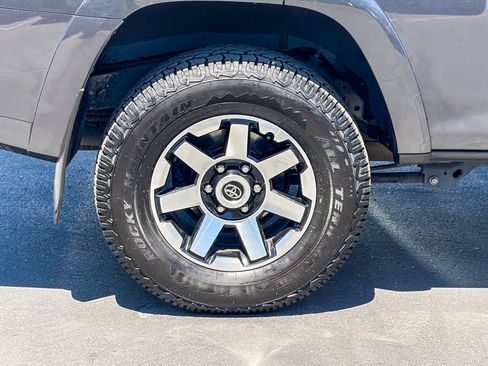Used 2023 Toyota 4Runner TRD Off-Road Premium w/ Moonroof Package AWD/4WD image 10