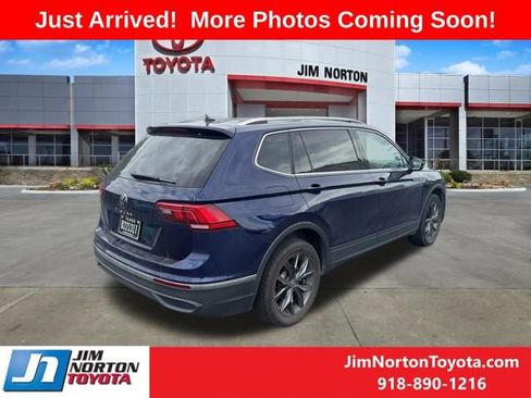 Used 2023 Volkswagen Tiguan SE w/ Panoramic Sunroof Package FWD image 8