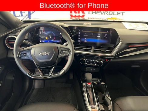 Used 2025 Chevrolet Trax RS w/ Sunroof Package FWD image 13