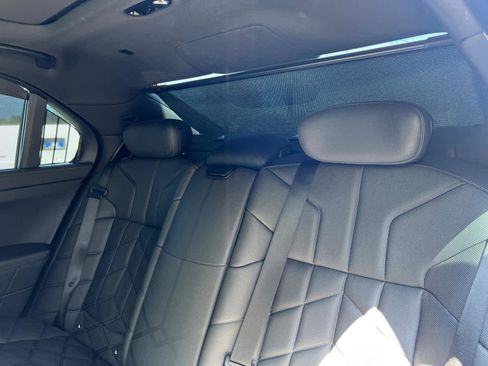 Used 2023 BMW 760i xDrive AWD/4WD image 32