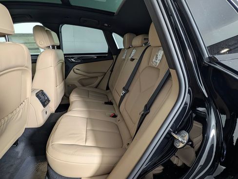 Certified 2026 Porsche Macan AWD/4WD image 24