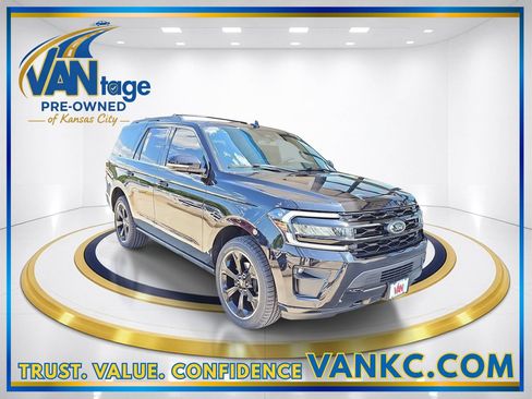 Used 2022 Ford Expedition Limited AWD/4WD image 3