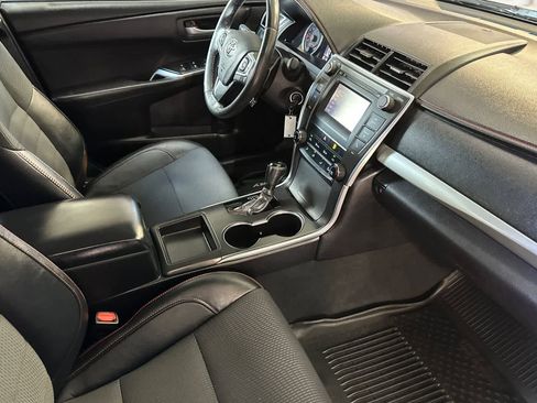 Used 2017 Toyota Camry SE FWD image 16