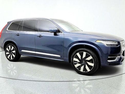 Used 2025 Volvo XC90 T8 Ultra w/ Protection Package AWD/4WD image 3