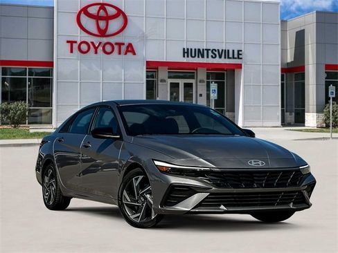 Used 2025 Hyundai Elantra Sport image 1
