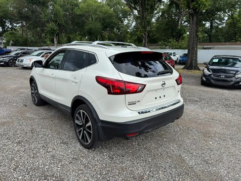 Used 2017 Nissan Rogue Sport SL w/ SL Premium Package FWD image 3