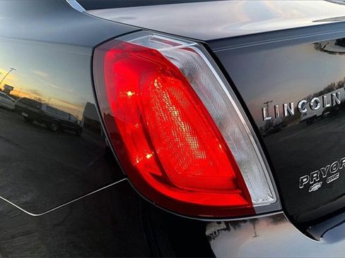 Used 2009 Lincoln MKS image 23