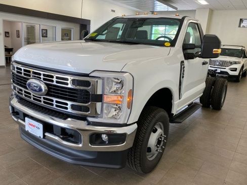 New 2025 Ford F350 XL w/ XL Chrome Package image 4