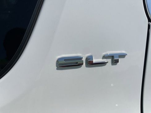 Used 2023 GMC Acadia SLT AWD/4WD image 21
