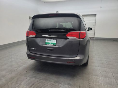 Used 2022 Chrysler Voyager LX FWD image 7