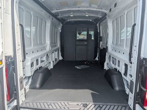 New 2026 Ford Transit 250 148 Medium Roof RWD image 10