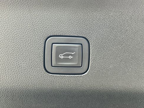 Certified 2024 Cadillac Escalade Premium Luxury image 11