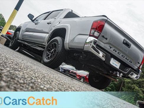 Used 2020 Toyota Tacoma SR5 RWD image 5