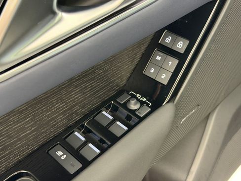 New 2026 Land Rover Range Rover Velar Dynamic SE image 23