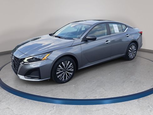 Used 2025 Nissan Altima 2.5 SV AWD/4WD image 1