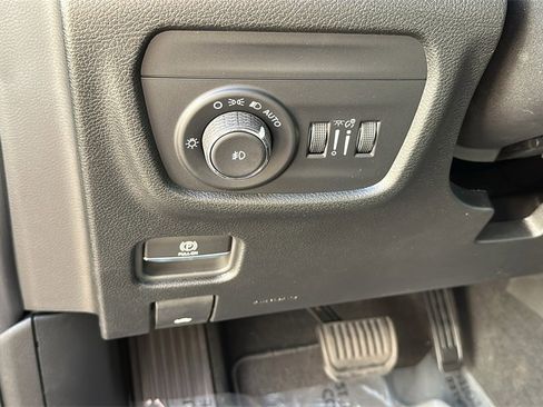 New 2025 Jeep Grand Cherokee Limited w/ Black Appearance Package image 16