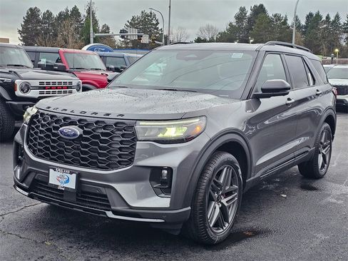 Certified 2026 Ford Explorer ST-Line w/ ST-Line Street Pack image 3