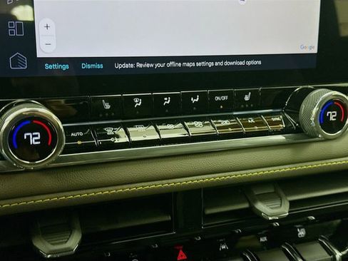 Used 2024 Chevrolet Colorado ZR2 w/ Technology Package image 18