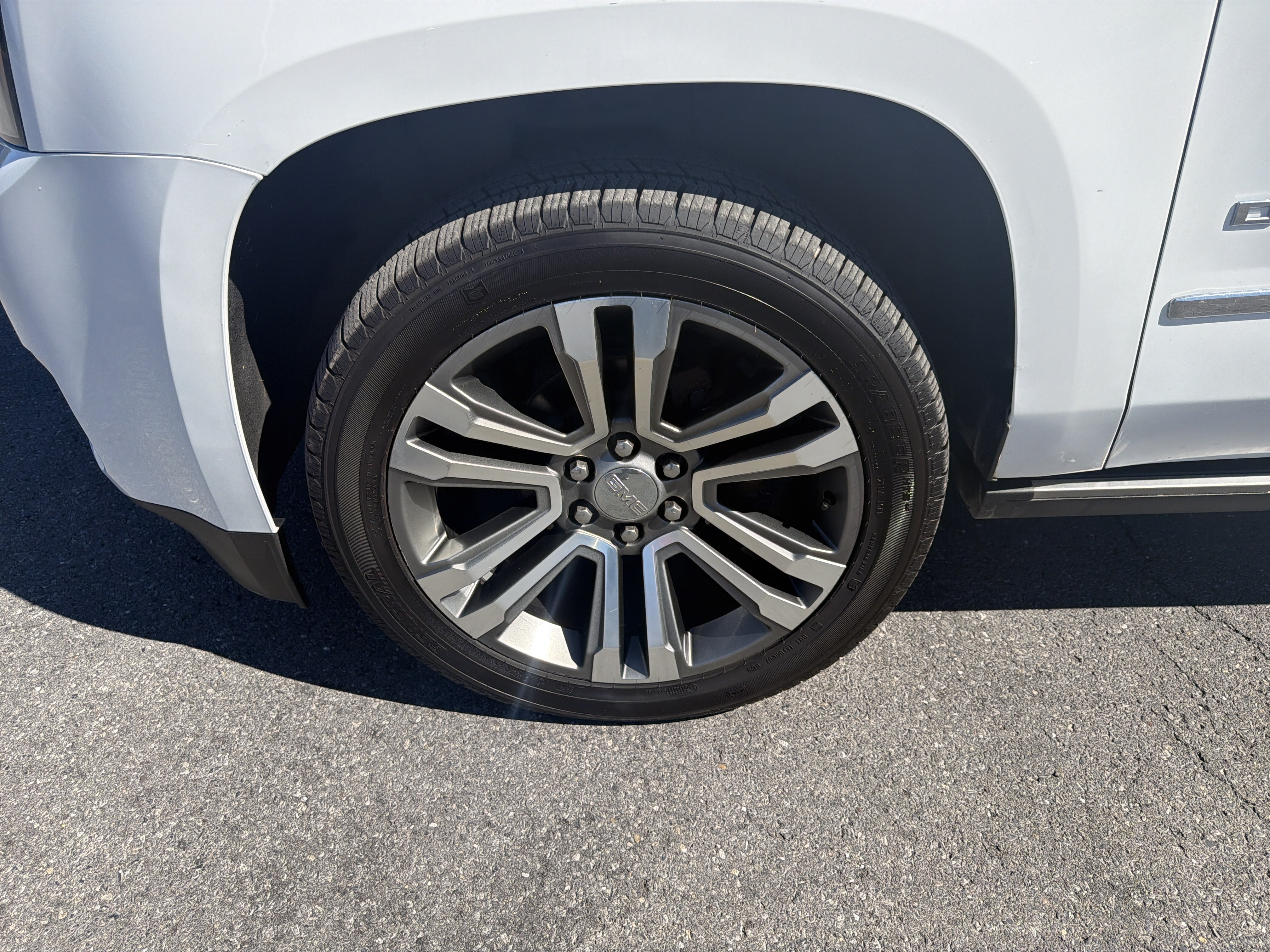Used 2018 GMC Yukon Denali w/ Denali Ultimate Package AWD/4WD image 11