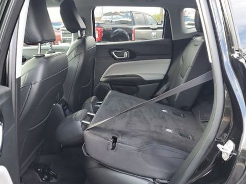 Certified 2022 Jeep Compass Limited image 24