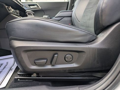 Used 2025 Mitsubishi Outlander SE AWD/4WD image 14