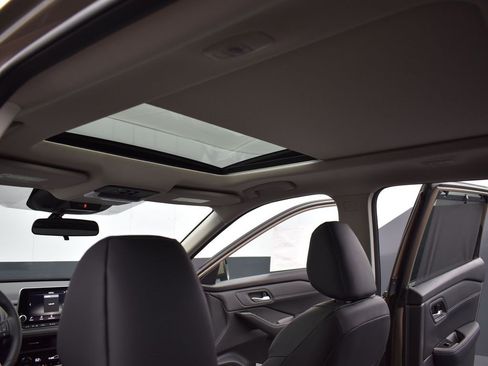 Certified 2025 Nissan Rogue SV w/ SV Premium Package image 11