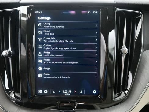 Used 2025 Volvo XC60 B5 Plus w/ Protection Package Premier image 15