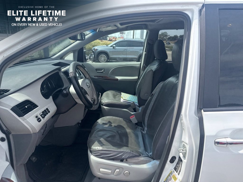 Used 2014 Toyota Sienna XLE FWD image 6