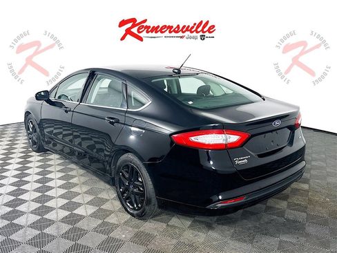 Used 2016 Ford Fusion SE image 5
