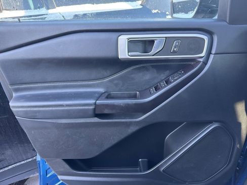 Used 2020 Ford Explorer XLT w/ Equipment Group 202A image 9