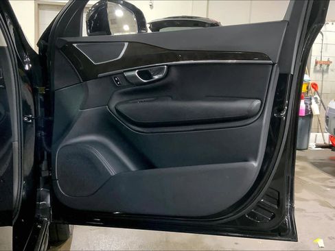 Used 2019 Volvo XC90 T5 Momentum w/ Protection Package Premier AWD/4WD image 23