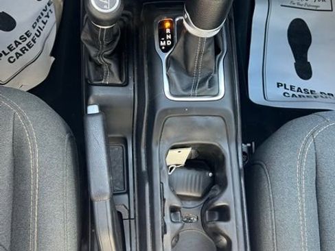 Used 2024 Jeep Wrangler Unlimited Sport AWD/4WD image 14