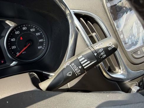 Used 2023 Chevrolet Equinox LT image 34