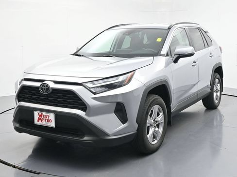 Used 2023 Toyota RAV4 XLE AWD/4WD image 3