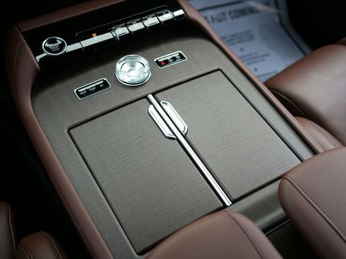Used 2025 Lincoln Navigator Reserve AWD/4WD image 17