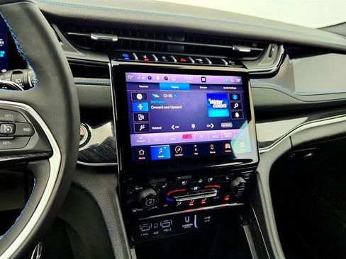 Used 2024 Jeep Grand Cherokee Trailhawk image 17