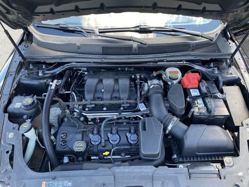 Used 2016 Ford Taurus SE FWD image 40