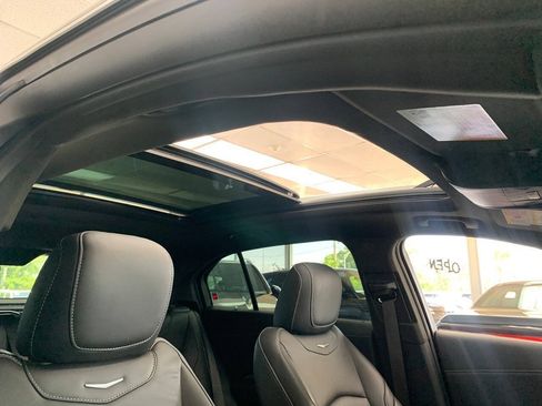 Used 2024 Cadillac XT4 Premium Luxury w/ Cold Weather Package AWD/4WD image 20