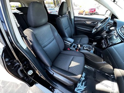 Used 2019 Nissan Rogue SV FWD image 14