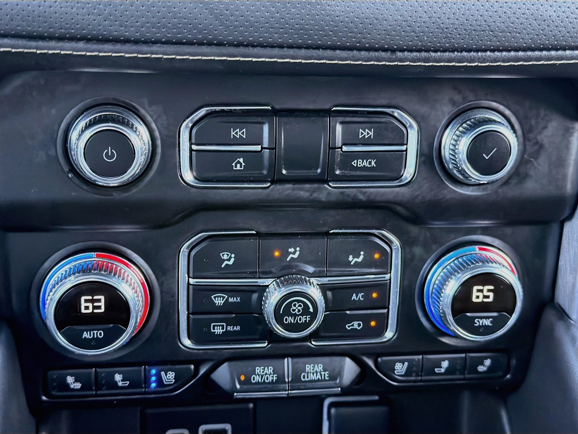 Used 2024 GMC Yukon SLT AWD/4WD image 34