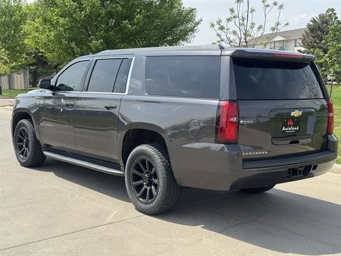 Used 2018 Chevrolet Suburban LT AWD/4WD image 7