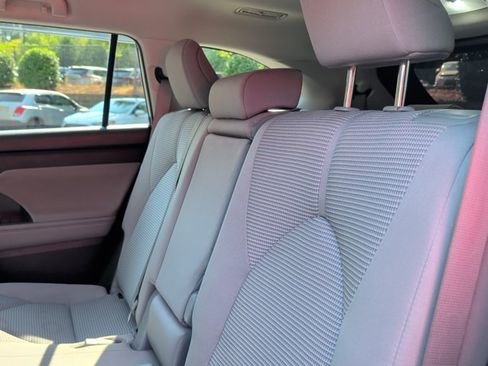 Used 2023 Toyota Highlander LE FWD image 21