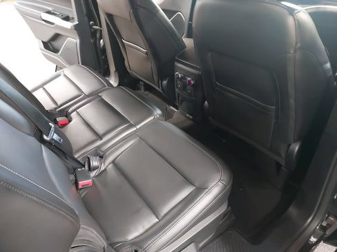 Used 2022 Ford Explorer XLT w/ Equipment Group 202A AWD/4WD image 11