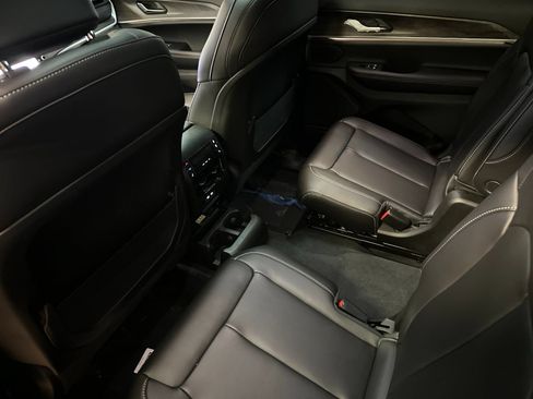 New 2026 Jeep Grand Cherokee L Limited AWD/4WD image 11