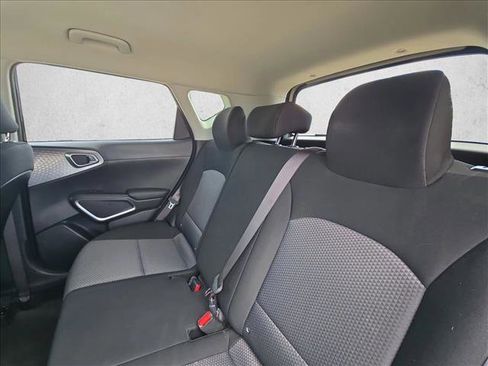 Used 2025 Kia Soul LX w/ LX Technology Package FWD image 16
