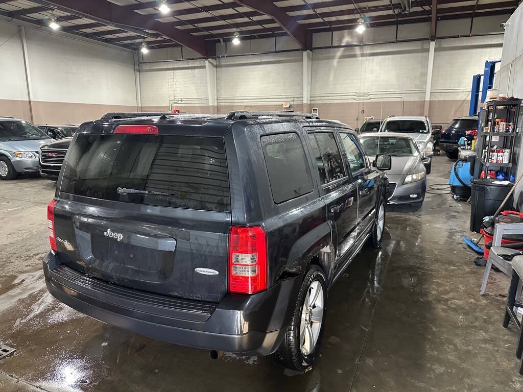 Used 2014 Jeep Patriot Latitude AWD/4WD image 3