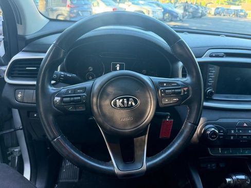 Used 2018 Kia Sorento FWD image 13
