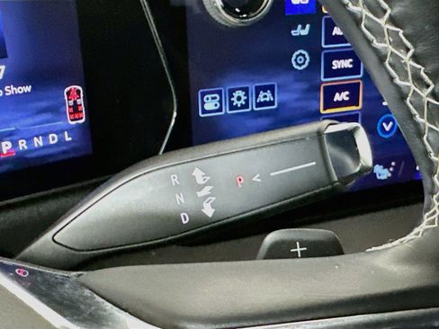 Used 2025 Chevrolet Traverse LT FWD image 25