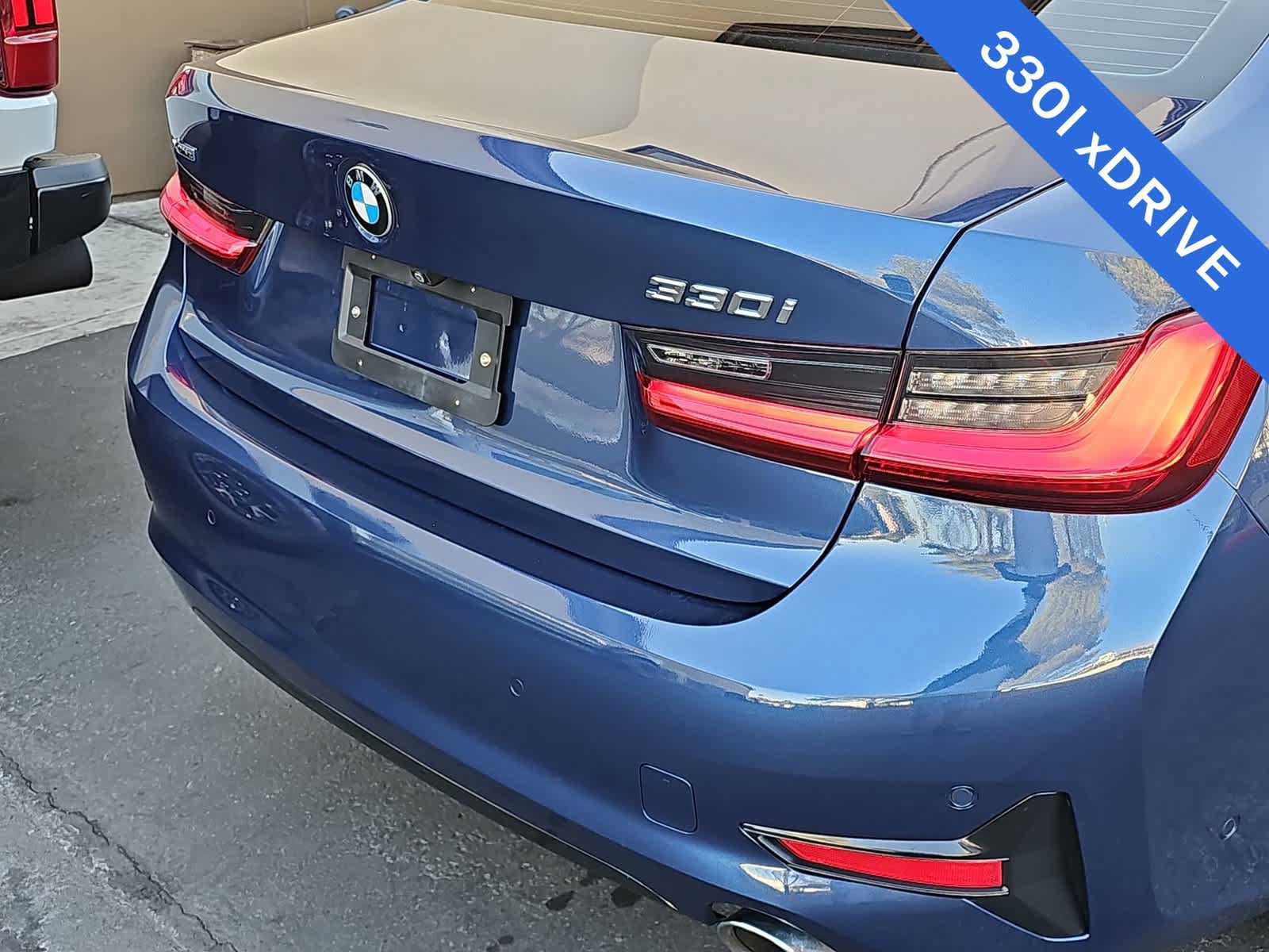 Used 2021 BMW 330i xDrive Sedan AWD/4WD image 11